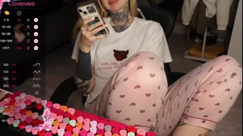 Alis online show from April 21, 2026, 2:04 am