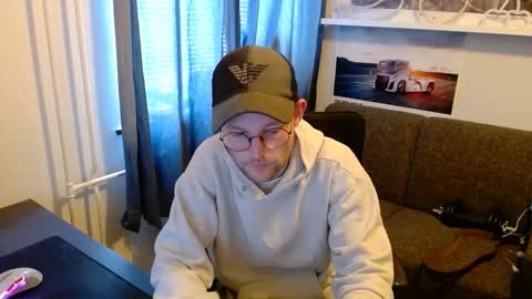 _whoisthatguy_ online show from June 7, 2026, 12:42 pm