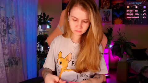 Enni online show from December 2, 2025, 7:36 am