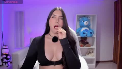 Snapshot of _wtdreamgirl chatting on June 4, 2026, 5:35 am Luisa online show from June 4, 2026, 5:35 am