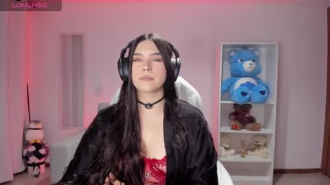 Snapshot of _wtdreamgirl chatting on June 8, 2026, 4:35 am Luisa online show from June 8, 2026, 4:35 am
