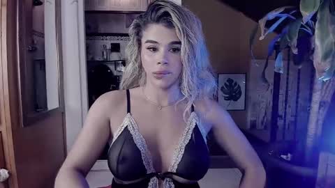 Snapshot of _xcherrycrushx_ chatting on February 28, 2025, 1:58 am Nadien online show from February 28, 2025, 1:58 am