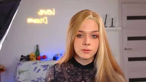 LITTLE FOX online show from November 3, 2025, 4:30 pm