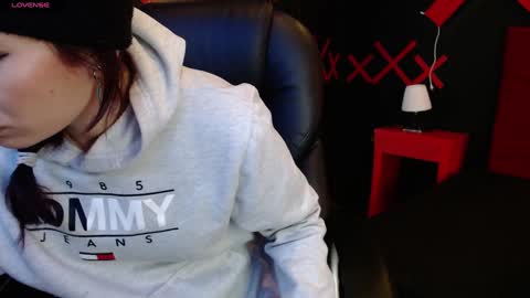 Yuyi online show from January 20, 2025, 12:07 pm