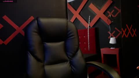 Yuyi online show from February 1, 2025, 11:21 am