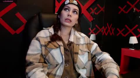 Yuyi online show from February 15, 2025, 11:17 am