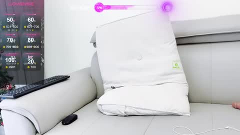 _zizi_ online show from December 31, 2024, 6:27 am