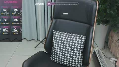 _zizi_ online show from January 17, 2025, 10:55 am