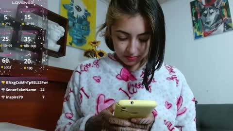 Zoe  online show from February 25, 2025, 1:06 pm