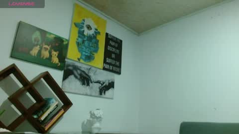 Zoe  online show from April 21, 2026, 3:02 am