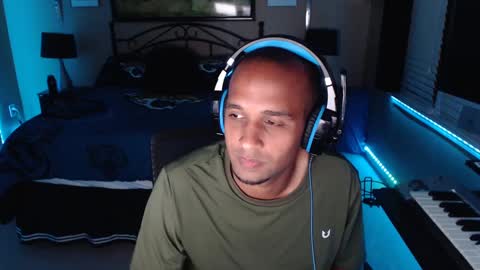 a4orce online show from September 18, 2025, 2:35 am