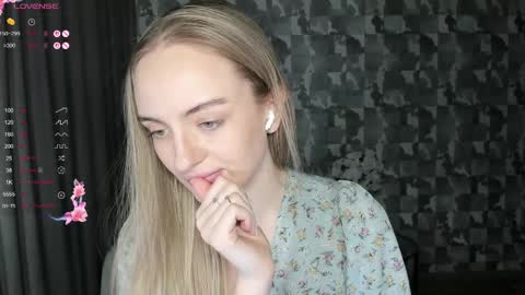 Adelina online show from April 3, 2026, 4:38 pm