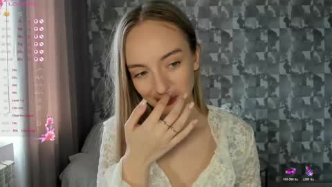 Adelina online show from April 22, 2026, 7:44 am