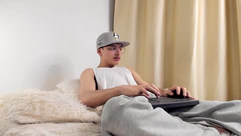 alejo online show from December 2, 2024, 12:30 am