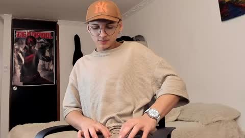 alejo online show from December 24, 2024, 9:50 am