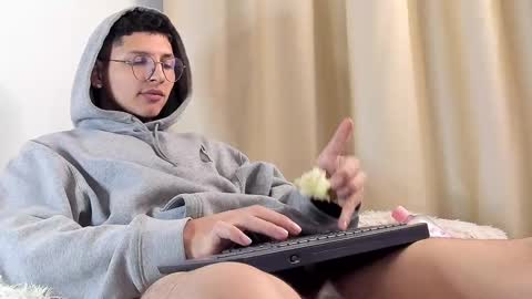 alejo online show from February 9, 2025, 9:16 am