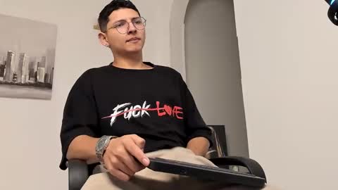 alejo online show from March 8, 2025, 1:28 am