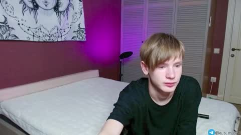 Kris Michael online show from September 19, 2025, 2:51 pm