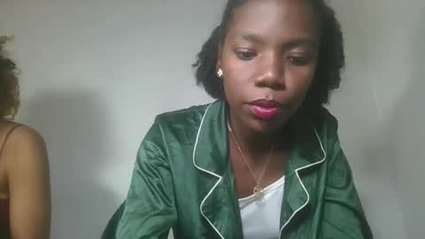 aangevelo online show from November 1, 2025, 7:05 pm