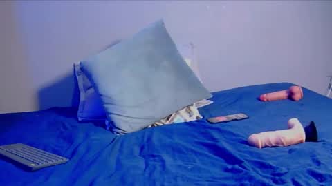 Snapshot of aaron_11_ chatting on June 5, 2026, 3:35 am Aaron online show from June 5, 2026, 3:35 am