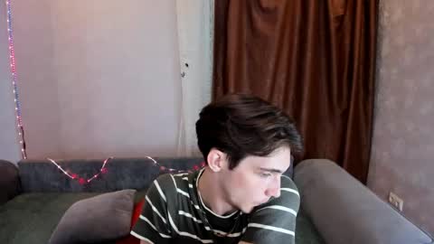 Snapshot of aaron_bang chatting on June 4, 2026, 4:35 pm Aaron Bang online show from June 4, 2026, 4:35 pm