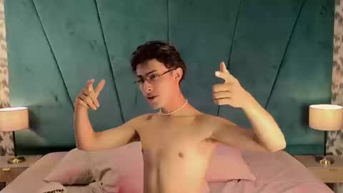 Snapshot of aaron_eze chatting on September 9, 2025, 9:47 pm Aaron Ezequiel online show from September 9, 2025, 9:47 pm