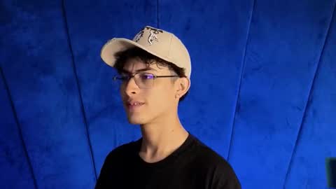 Snapshot of aaron_eze chatting on September 10, 2025, 10:43 pm Aaron Ezequiel online show from September 10, 2025, 10:43 pm