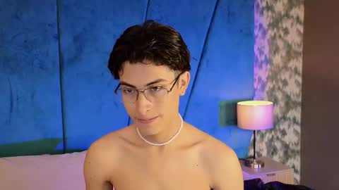 Snapshot of aaron_eze chatting on September 11, 2025, 9:15 pm Aaron Ezequiel online show from September 11, 2025, 9:15 pm