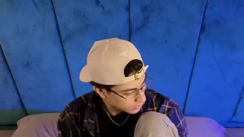 Snapshot of aaron_eze chatting on September 17, 2025, 10:44 pm Aaron Ezequiel online show from September 17, 2025, 10:44 pm