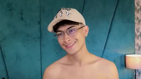 Snapshot of aaron_eze chatting on September 29, 2025, 8:46 pm Aaron Ezequiel online show from September 29, 2025, 8:46 pm