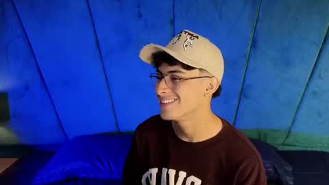 Snapshot of aaron_eze chatting on September 30, 2025, 9:42 pm Aaron Ezequiel online show from September 30, 2025, 9:42 pm