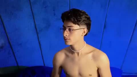 Snapshot of aaron_eze chatting on October 1, 2025, 11:11 pm Aaron Ezequiel online show from October 1, 2025, 11:11 pm