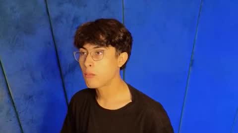 Snapshot of aaron_eze chatting on November 1, 2025, 10:12 pm Aaron Ezequiel online show from November 1, 2025, 10:12 pm