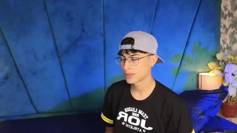 Snapshot of aaron_eze chatting on November 16, 2025, 8:25 pm Aaron Ezequiel online show from November 16, 2025, 8:25 pm