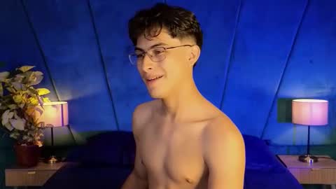 Snapshot of aaron_eze chatting on November 29, 2025, 10:13 pm Aaron Ezequiel online show from November 29, 2025, 10:13 pm