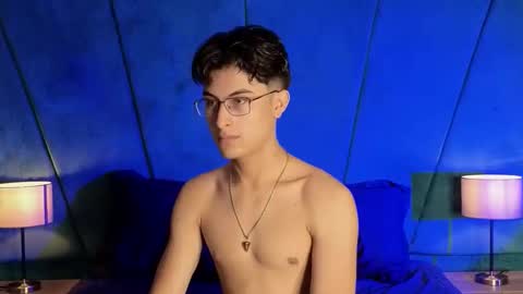 Snapshot of aaron_eze chatting on December 2, 2025, 10:38 pm Aaron Ezequiel online show from December 2, 2025, 10:38 pm