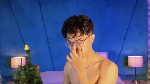 Snapshot of aaron_eze chatting on December 4, 2025, 11:57 pm Aaron Ezequiel online show from December 4, 2025, 11:57 pm