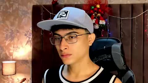 Snapshot of aaron_eze chatting on December 21, 2025, 9:11 pm Aaron Ezequiel online show from December 21, 2025, 9:11 pm