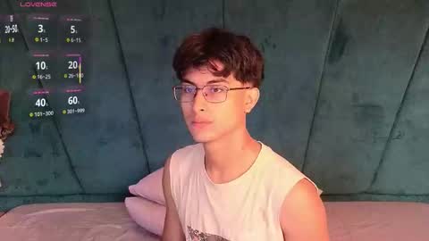 Snapshot of aaron_eze chatting on February 15, 2026, 8:38 pm Aaron Ezequiel online show from February 15, 2026, 8:38 pm