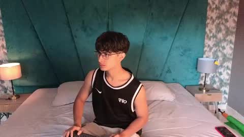 Snapshot of aaron_eze chatting on April 19, 2026, 2:16 pm Aaron Ezequiel online show from April 19, 2026, 2:16 pm
