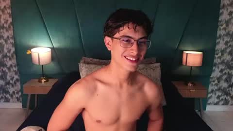 Snapshot of aaron_eze chatting on June 17, 2026, 7:59 pm Aaron Ezequiel online show from June 17, 2026, 7:59 pm