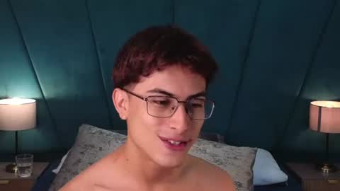 Snapshot of aaron_eze chatting on June 21, 2026, 12:41 pm Aaron Ezequiel online show from June 21, 2026, 12:41 pm