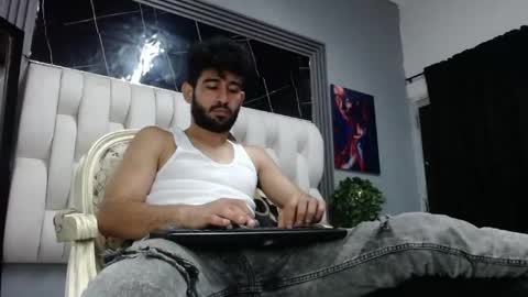aaron_jones_1 online show from April 25, 2026, 9:56 pm