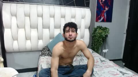 aaron_jones_1 online show from May 20, 2026, 3:02 am