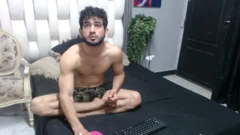 aaron_jones_1 online show from May 24, 2026, 3:55 am