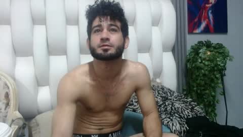 aaron_jones_1 online show from May 29, 2026, 7:39 am