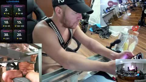 Snapshot of aaron_skye chatting on October 19, 2025, 12:11 am Aaron Skye online show from October 19, 2025, 12:11 am