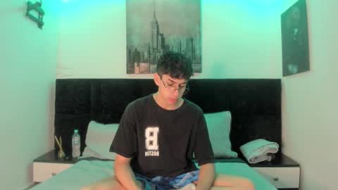 Aron online show from December 1, 2025, 2:22 pm