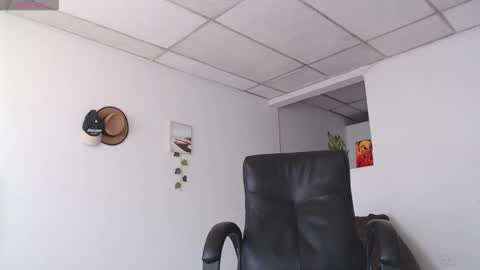 Heyy my name is Aaron online show from September 23, 2025, 3:59 pm