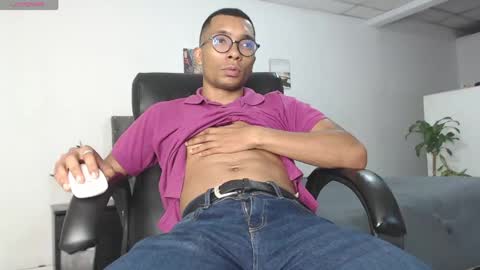 Heyy my name is Aaron online show from April 19, 2026, 11:51 pm